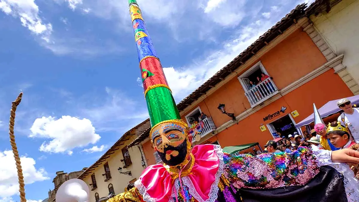 El Ño Carnavalón en el corso del Carnaval de Cajamarca